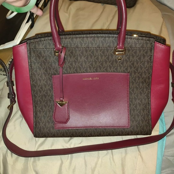 Michael Kors Handbags - Authentic Michael Kors bag Michael Kors Handbags - Authentic Michael Kors bag